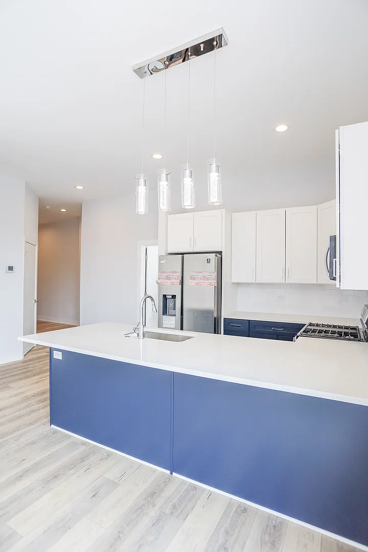 2 bed, 1100 sqft, $3,400 — Photo 4