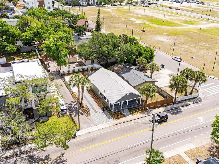 2203 N Blvd — Photo 42