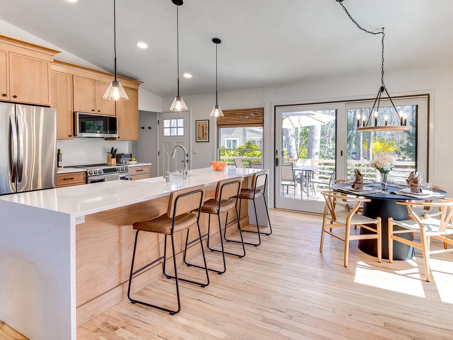 Renovated Retreat In Springs — Photo 2