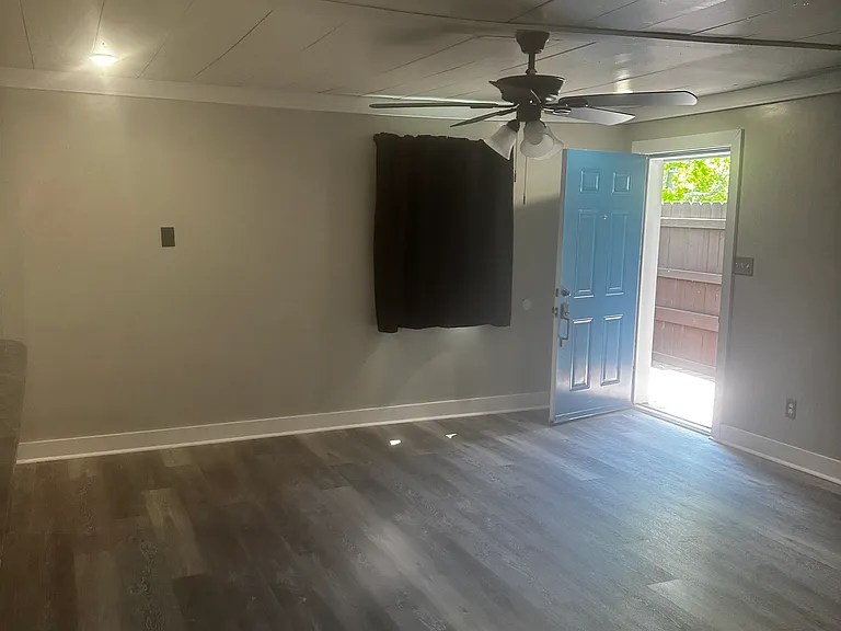 207 E Gleason St — Photo 12
