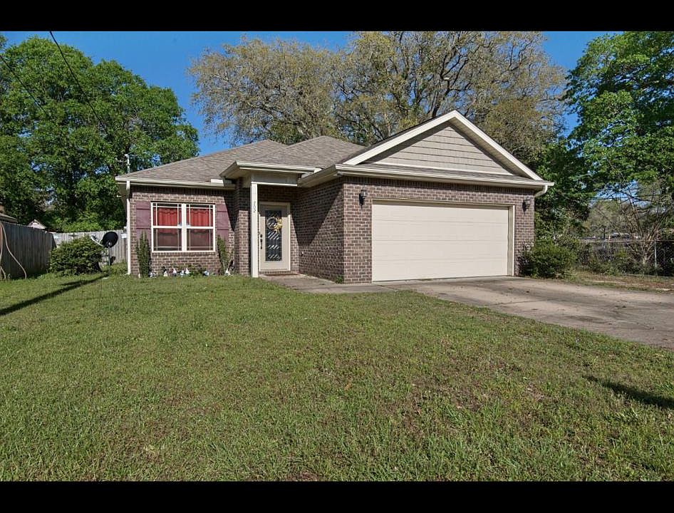 1st image of 702 Hazel Dr