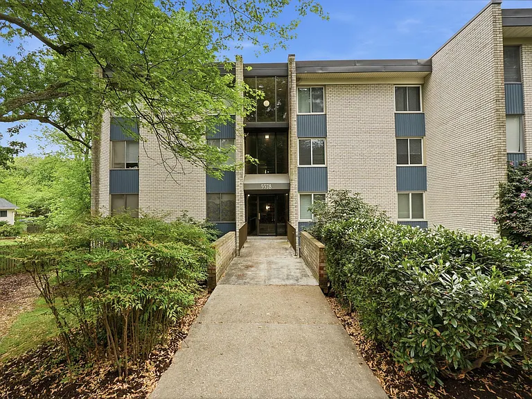 5578 Burnside Dr #5 — Photo 2