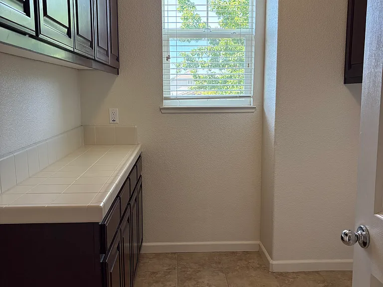 Laundry room with hook-ups