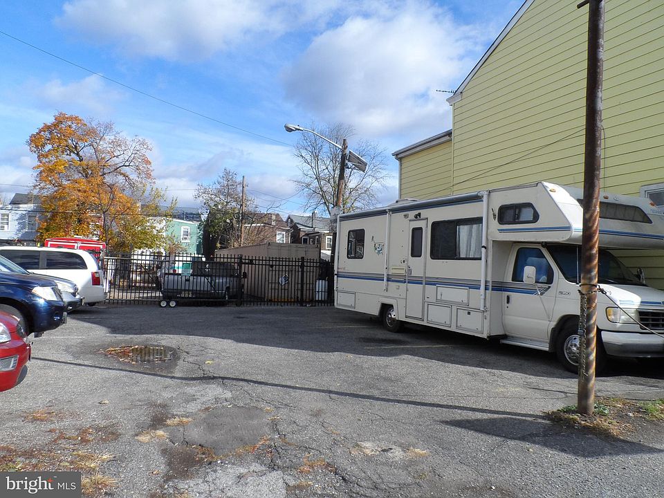 2nd image of 650 N Olden Ave