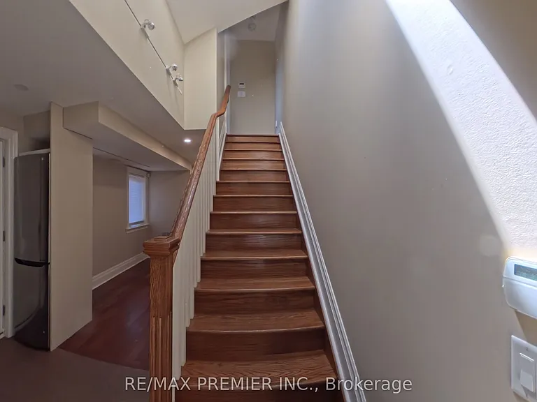 718 Bathurst St #2 — Photo 7