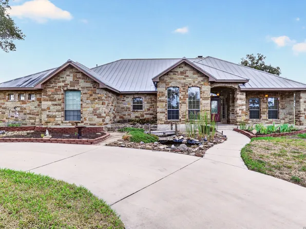 144 Abrego Lake, Floresville, TX 78114
