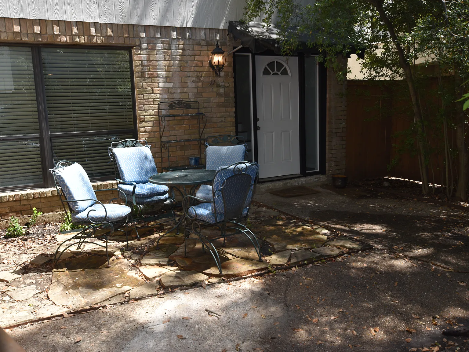 2 bed, 1340 sqft, $2,050 — Photo 1