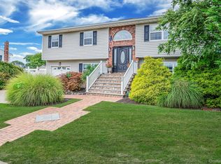 750 Hancock Pl, Lindenhurst, NY 11757