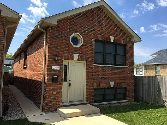 2518 N Rutherford Ave photo 1