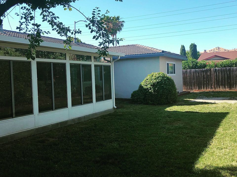 2nd image of 1792 Limewood Pl