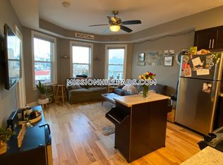 180 Hillside St #2F, Roxbury Crossing, MA 02120