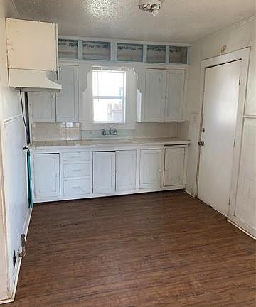 5th image of 849 Mulberry St