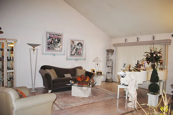 Sold by Homesite Realty Inc. | media 51