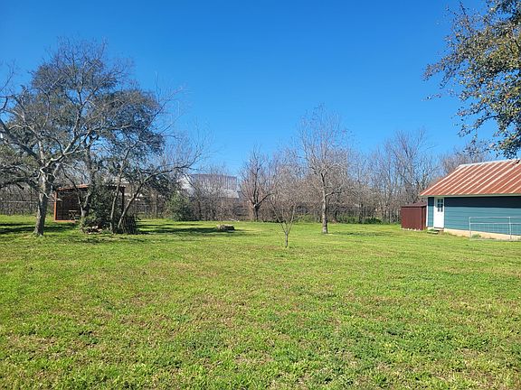 3rd image of 104 Matthews Cir