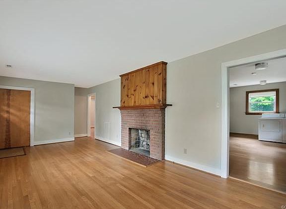 5th image of 1217 Dinwiddie Ave