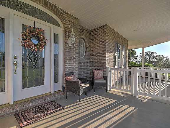 4th image of 17256 Crabtree Ct