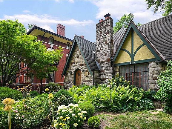 3rd image of 3421 Gladstone Blvd