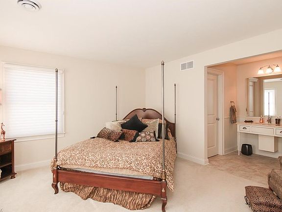 5th image of 32042 Kossuth Dr