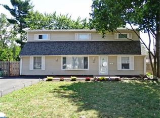 30 East Ln, Levittown, PA 19054