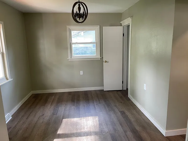 1509 Crozier Ave — Photo 3
