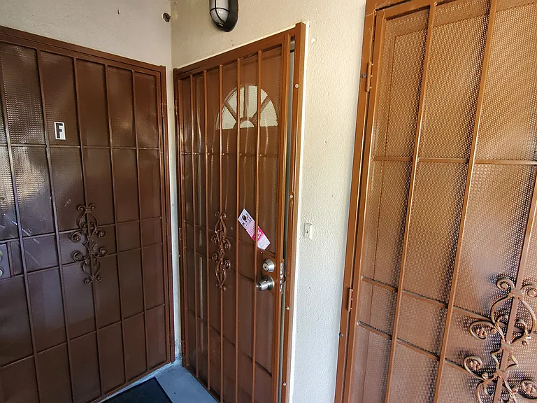 9821 Dearborn Ave #E — Photo 11