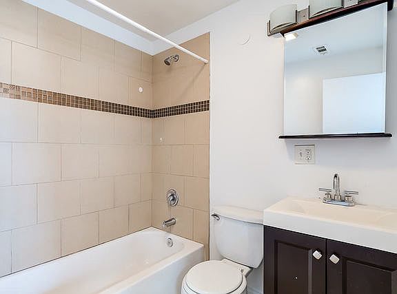 5th image of 2058 W 21st Pl #Ch1