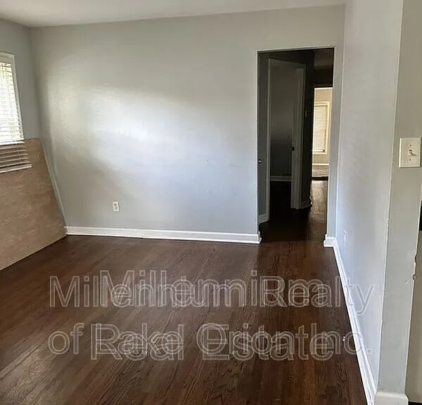 260 W Longfellow Ave — Photo 2