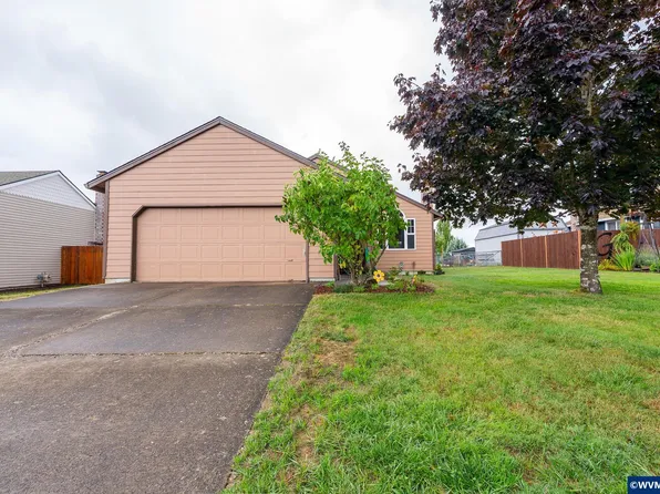 325 NW Denton Ave, Dallas, OR 97338