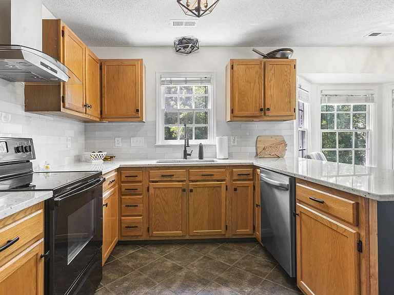 118 Archdale Dr — Photo 11