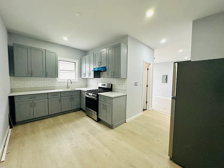 8 Morgan Ave #4 — Photo 3
