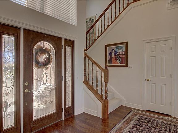 3rd image of 527 Kiowa Dr W