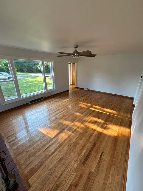 3 bed, 1367 sqft, $1,950 — Photo 4