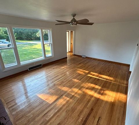 4th image of 321 S Lake St