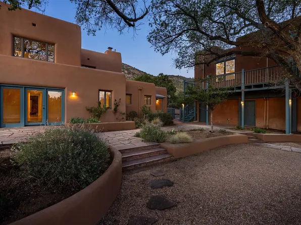 3869 Old Santa Fe Trl, Santa Fe, NM 87505