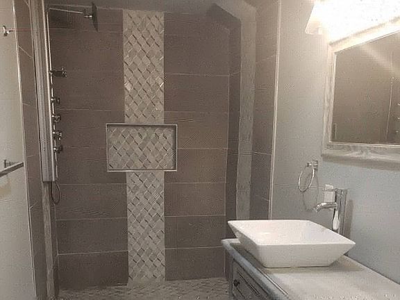 3rd image of 430 E Lakeshore Dr