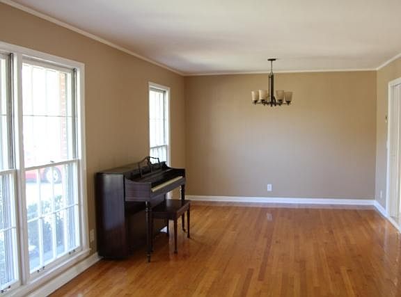 2nd image of 903 W Northfield Blvd