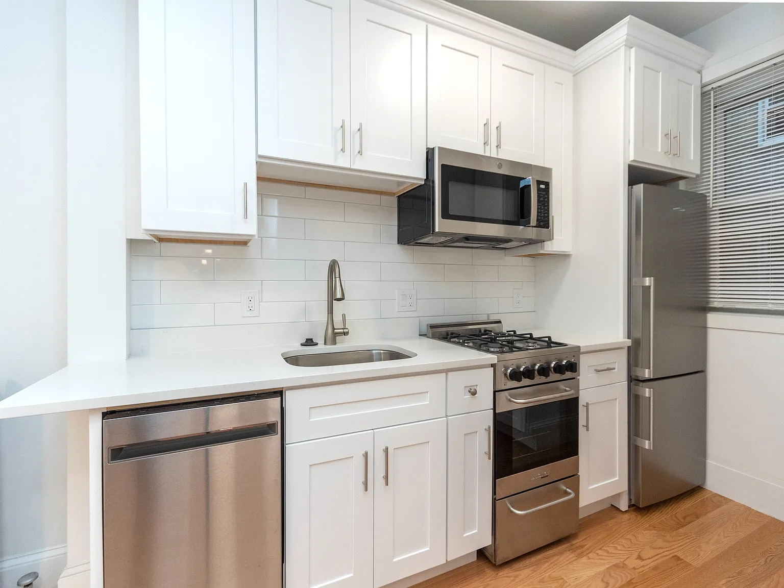 3 bed, 999 sqft, $5,000 — Photo 3