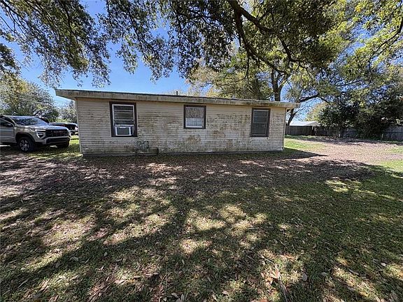 3rd image of 204 Sako Dr