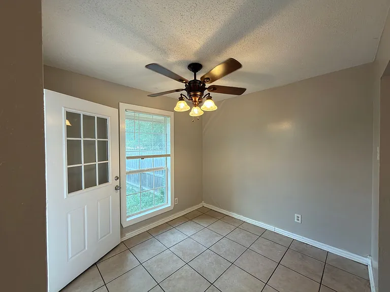 358 Valley Park Dr — Photo 2