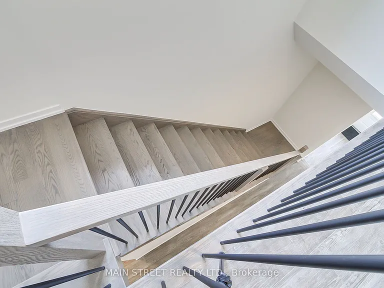 12 Donald Ingram Cres — Photo 21