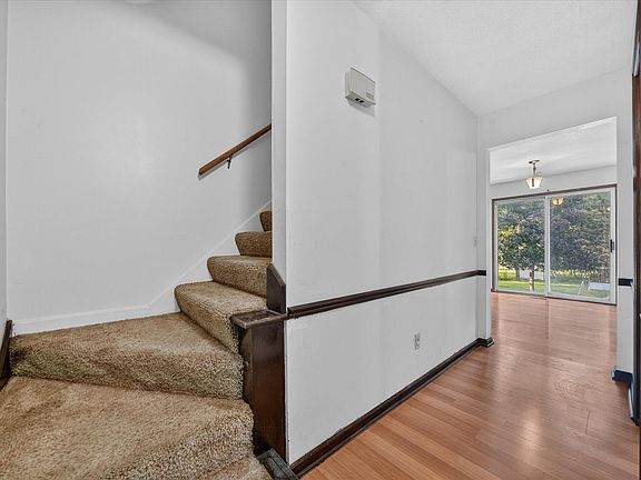 4th image of 891 Moss Glen Cir