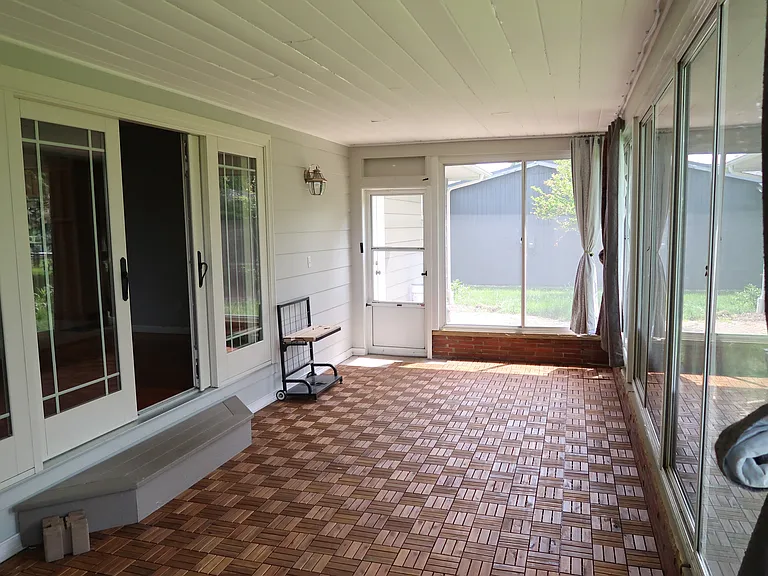 929 Kenmoor Ave SE — Photo 10