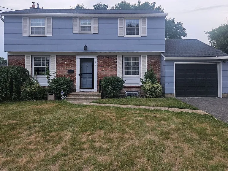 206 Stevenson Ave — Photo 1