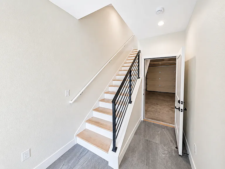 3833 N Newport St — Photo 14