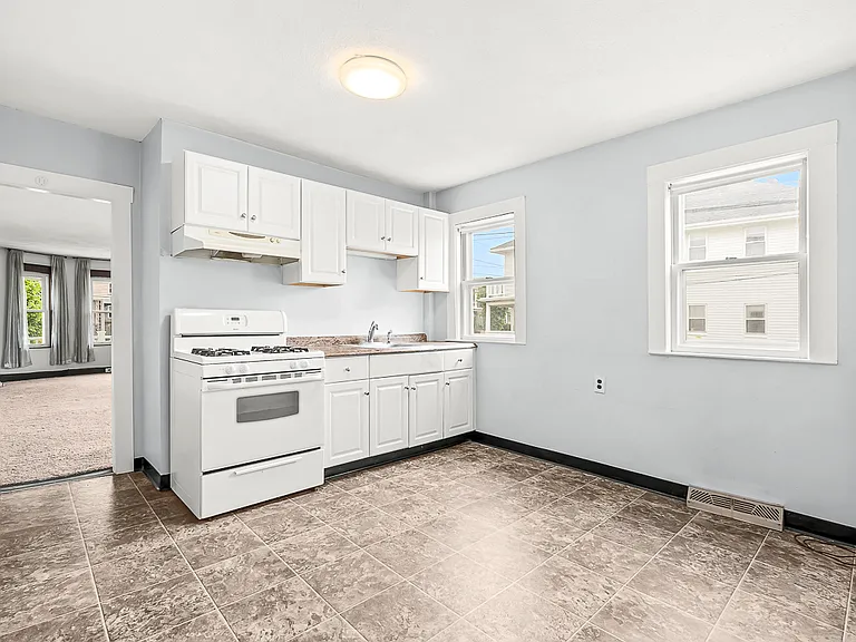70 Windsor Rd — Photo 8