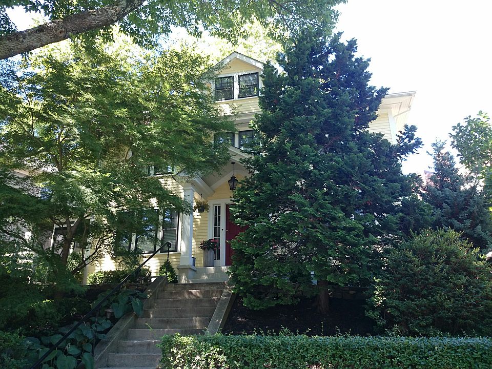 2nd image of 160 University Rd