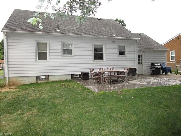 3rd image of 42 Island Dr