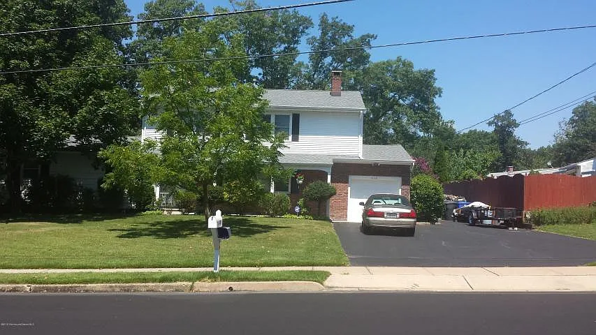 1026 Opal Ter photo 1