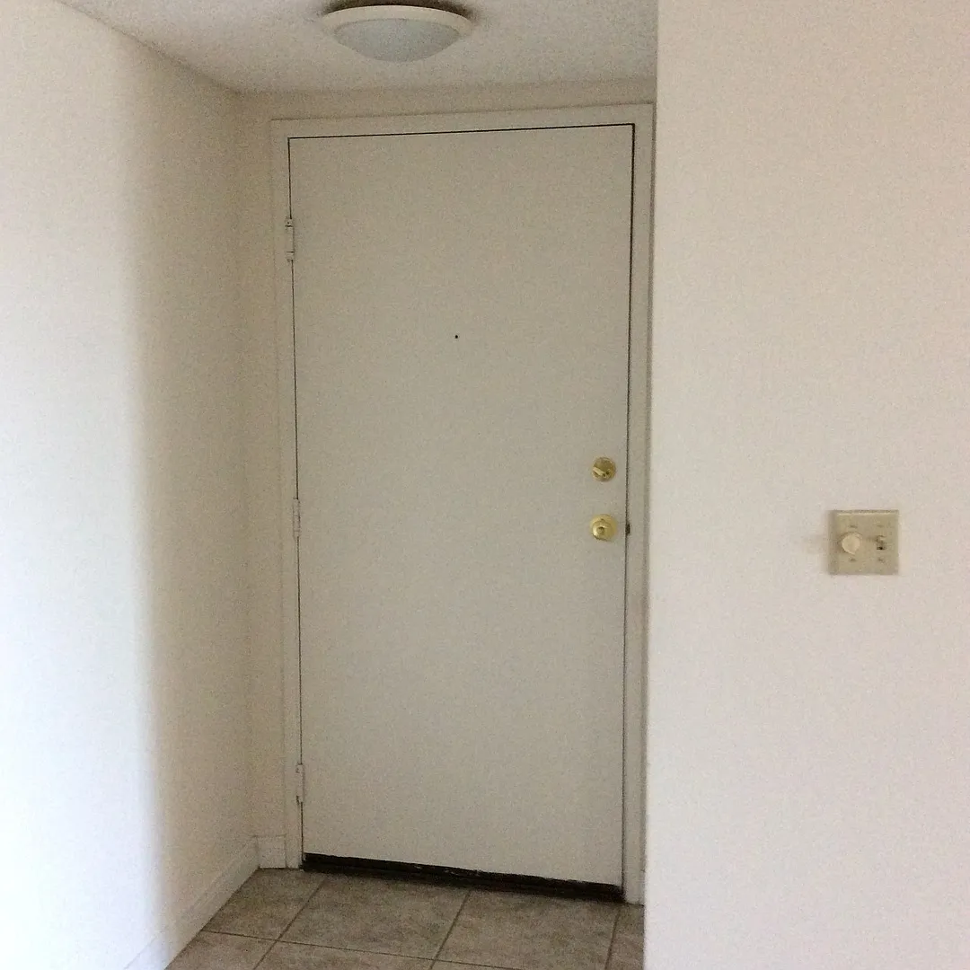 1 Bedroom, 1 Bathroom North Hollywood Condominium for Lease! — Photo 2