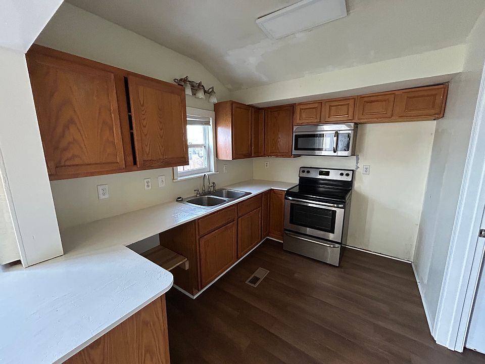 2nd image of 600 E Missouri St
